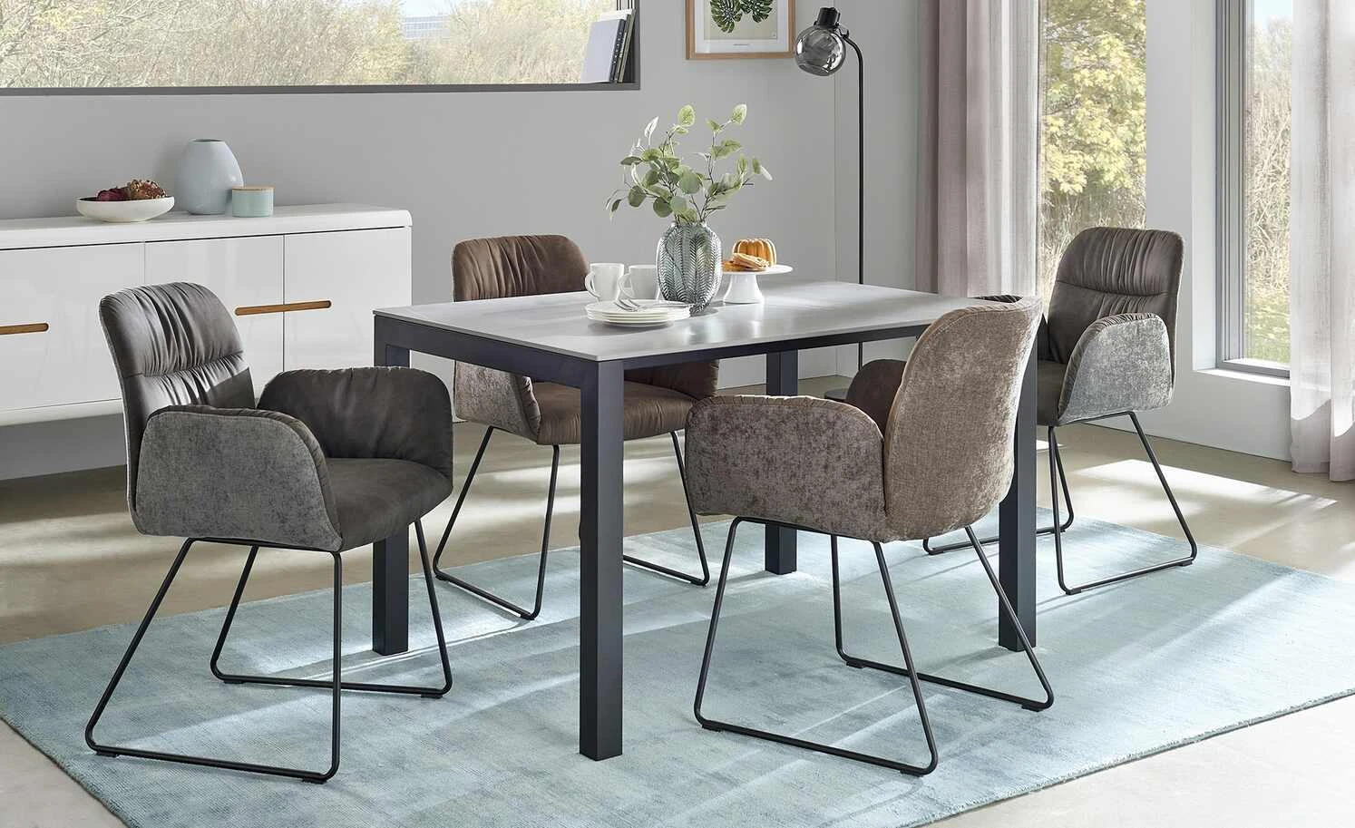 uno Polster-Armlehnstuhl Sevan | Innen: Dunkelbraun / Außen: Braun Kufe 3 uno Polster-Armlehnstuhl Sevan | Innen: Dunkelbraun / Außen: Braun Kufe