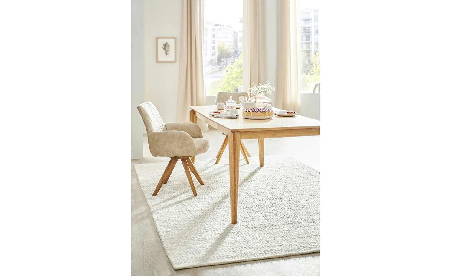 Woodford Polsterstuhl mit Armlehne Bristol | Sand (Beige) Eiche Ja 4 Woodford Polsterstuhl mit Armlehne Bristol | Sand (Beige) Eiche Ja – Bild 2