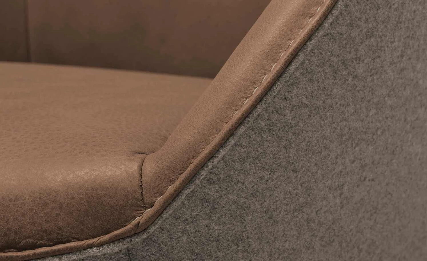 KOINOR Armlehnstuhl Dining System 4 | Chai (Hellbraun) / Dunkelbraun / Kontrastnaht Beige 5 KOINOR Armlehnstuhl Dining System 4 | Chai (Hellbraun) / Dunkelbraun / Kontrastnaht Beige – Bild 3