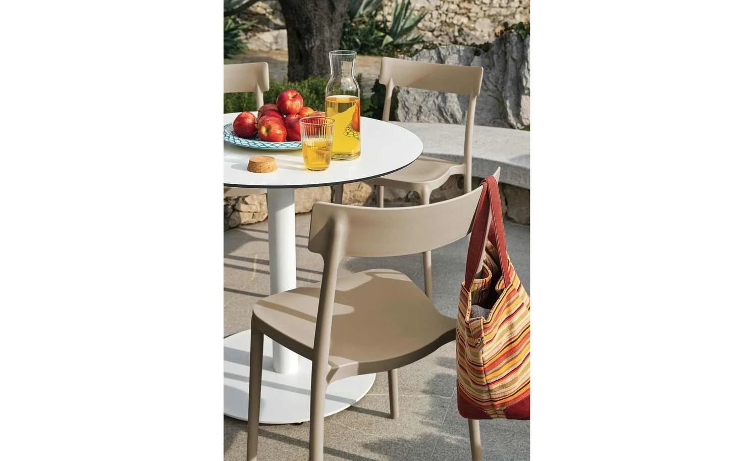 Connubia Stuhl stapelbar Argo | Haselnussbraun (Hellbraun) 4 Connubia Stuhl stapelbar Argo | Haselnussbraun (Hellbraun) – Bild 2